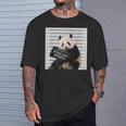 かわいいパンダの顔写真 犯罪者パンダ Tシャツ 彼への贈り物