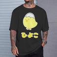 ゆるひよこさん【どうぶつフレンズ】黄色い鳥の雛 卵の殻 面白 動物 イラスト Tシャツ 彼への贈り物