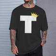 アルファベット大文字モノグラム イニシャル キング クイーン クラウン Tシャツ 彼への贈り物