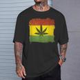 ウィード マリファナ ガンジャ リーフ ラスタ フラッグ 大麻 恋人 ギフト Tシャツ 彼への贈り物