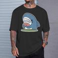 カード遊びをするサメ Tシャツ 彼への贈り物