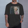 グスタフ・クリムトによる死と生1916 Tシャツ 彼への贈り物
