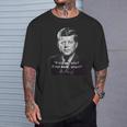 ケネディ大統領jfk民主党アメリカ引用 Tシャツ 彼への贈り物