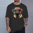 サングラスとパグベージュ犬愛カーリンかわいいパグ Tシャツ 彼への贈り物