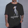 ハシビロコウ スケートボード 鳥 動物 図 バードウォッチング 贈り物 鳥類学者 生物学者 自然科学 Tシャツ 彼への贈り物