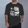 バラと蝶の猫、花柄 Tシャツ 彼への贈り物