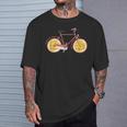 パッションフルーツ 季節 くだもの 自転車 冒険 運動 サイクリスト 散策 果物好き 健康 利点 免疫 ブースト Tシャツ 彼への贈り物
