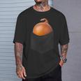 ポケットに入った玉ねぎ、胸に面白い玉ねぎ。 Tシャツ 彼への贈り物