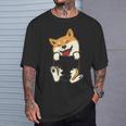 ポケット柴犬 足 かわいい犬 秋田犬愛好家 ギフト Tシャツ 彼への贈り物