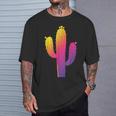 レインボーサボテン 砂漠の夕日と太陽の雰囲気 Tシャツ 彼への贈り物