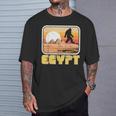 レトロ ビッグフット & ピラミッド エジプト サスカッチ グラフィック Tシャツ 彼への贈り物