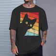 レトロな黒猫、ヴィンテージスタイルの黒猫。 Tシャツ 彼への贈り物