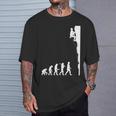 人類の進化 ロッククライミング エイドクライミング フリークライミング アルパインクライミング 登攀 登山 ボルダリング Tシャツ 彼への贈り物
