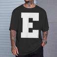 大文字 E アルファベット モノグラム イニシャル Tシャツ 彼への贈り物