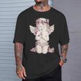天使の羽を持つ膝の上の美的天使を祈る Tシャツ 彼への贈り物