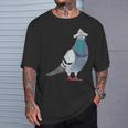 新聞帽子をかぶった鳩 Tシャツ 彼への贈り物