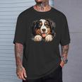 素敵で面白い覗き見犬 バーニーズマウンテンドッグ Tシャツ 彼への贈り物