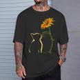 素敵な黄色い猫のひまわり Tシャツ 彼への贈り物