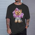 花を持つヨークシャー テリア Tシャツ 彼への贈り物