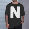英文字 N 大文字 アルファベット モノグラム イニシャル Tシャツ 彼への贈り物