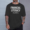 金融リテラシーは重要 Tシャツ 彼への贈り物