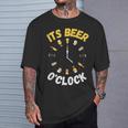 面白いビールoクロックティー。ナショナルビールデー、父の日に。 Tシャツ 彼への贈り物