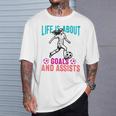 Life's About Goals And Assists サッカー 面白いサッカー選手 Tシャツ 彼への贈り物