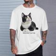 Mischief In Fur 猫写真 ハチワレ猫 黒白猫 猫好き ネタ 猫しもべ 猫飼い 猫依存症 Tシャツ 彼への贈り物