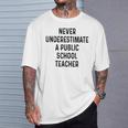 Never Underestimate A Publicchool Teacher Motivational Tシャツ 彼への贈り物