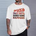 Pray Untilomething Happens インスピレーショナル クリスチャン Tシャツ 彼への贈り物