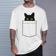 【ポケットから覗くネコ】黒猫 にゃんこ 猫好き 猫 可愛い ネコ 子猫 ネコ好き 面白い 変な 遊び心 ネタ ウケ狙い Tシャツ 彼への贈り物