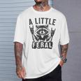 おもしろいアライグマのグラフィック 小さなフェラル 幼児 男の子 女の子 フェラル Tシャツ 彼への贈り物