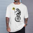 かわいい面白いカエルの一輪車 Tシャツ 彼への贈り物
