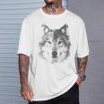 オオカミの顔 青い目 美的スマッジアートスタイル 野生動物 Tシャツ 彼への贈り物