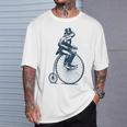 ビンテージのペニーファージング自転車に乗る粋なカエルのサイクリスト Tシャツ 彼への贈り物