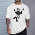 フライングvギターで遊ぶ猫 Tシャツ 彼への贈り物