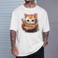 ラーメンを食べている子猫 Tシャツ 彼への贈り物