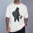 斧と盾を持った熊 中世の熊 バイキング Tシャツ 彼への贈り物