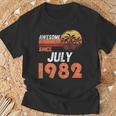 1982年7月から素晴らしい。男女の誕生日。 Tシャツ 高齢者への贈り物