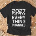 2027 すべてが変わる年 Tシャツ 高齢者への贈り物
