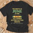 6月が退役軍人感謝月間として宣言されました Tシャツ 高齢者への贈り物