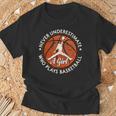 Basketball Never Underestimate A Girl Who Plays Basketball Tシャツ 高齢者への贈り物