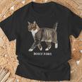 Bossy Paws 猫好き キジトラ白 猫ネタ 猫しもべ ツンデレ 猫飼い 猫オーナー 猫依存症 おもしろ Tシャツ 高齢者への贈り物