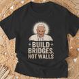 Build Bridges Not Walls 教皇フランシスコ ヴィンテージtシャツ Tシャツ 高齢者への贈り物