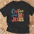 Coffee And Jesus Awesome Christian Caffeine Lover Church Tシャツ 高齢者への贈り物