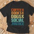 Coffee Books Dogsocial Justice Tシャツ 高齢者への贈り物
