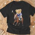 Cool Teddy Bear Playing Horse Polo Game Illustration Graphic Tシャツ 高齢者への贈り物