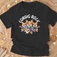 Corgis Rock かわいいコーギー犬トリオ ロックアウト ギターを弾く Tシャツ 高齢者への贈り物