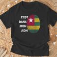 Drapeau Togo Pour Togolais Togo C'est Dans Mon Adn T-Shirt Cadeaux pour les vieillards