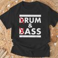 Drum And Bass Rum And Ass Tシャツ 高齢者への贈り物